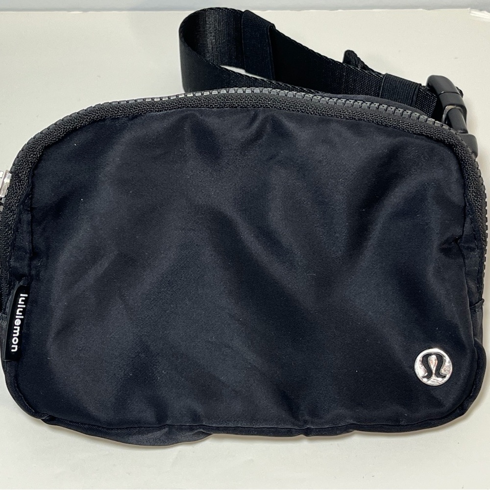 Lululemon Everywhere Belt Bag 1L Black Nylon